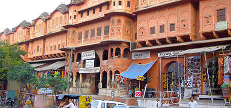 Open-bazaar-and-cars-and-people-cyclists-on-the-street-in-Jhansi