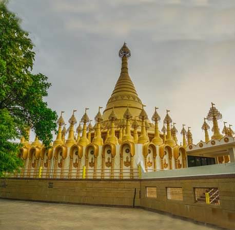 golden-pagodas-in-the-center-of-Vipasana-practice.