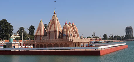 Hindu-temple-in-Brahmsarovar